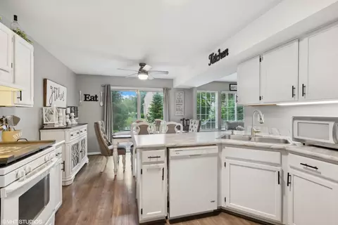 Kitchen - 1278 Silk Oak Ln, Bartlett, IL 60103 photo 2 of 3