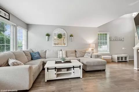 Living - 1278 Silk Oak Ln, Bartlett, IL 60103 photo 3 of 3
