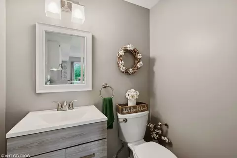 Bath - 1278 Silk Oak Ln, Bartlett, IL 60103 photo 1 of 3