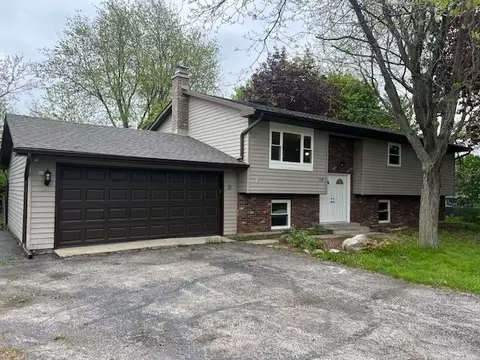 1719 Belle Plaine Ave, Gurnee, IL 60031