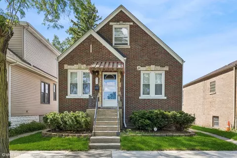 8909 Southview Ave, Brookfield, IL 60513