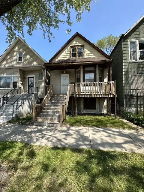 8203 S South Shore Dr, Chicago, IL 60617