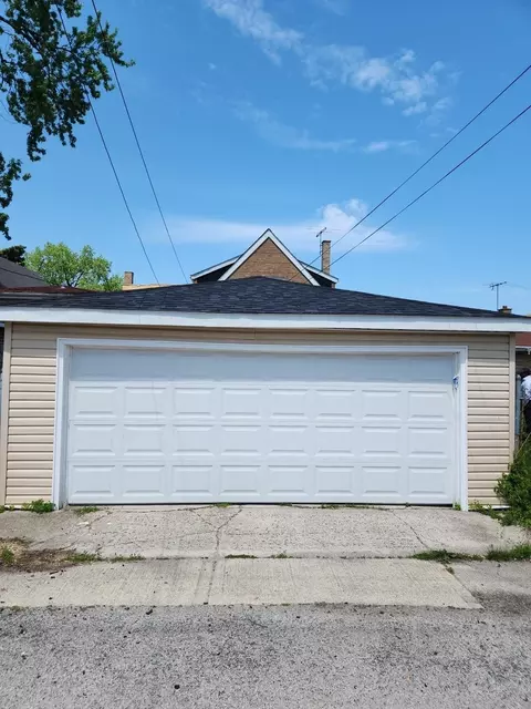 2321 E 92nd St, Chicago, IL 60617 photo 2