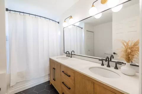 Bath - 13239 Madison Ct, Plainfield, IL 60544 photo 2 of 5
