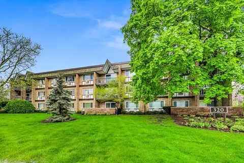 320 E Claymoor Rd #3B, Hinsdale, IL 60521