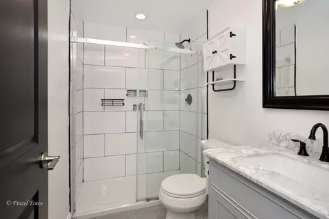Bath - 3030 Chalkstone Ave, Elgin, IL 60124 photo 4 of 5