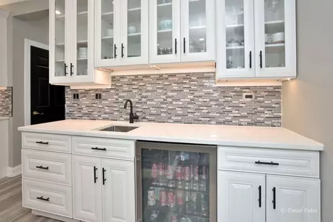 Kitchen - 3030 Chalkstone Ave, Elgin, IL 60124 photo 3 of 3