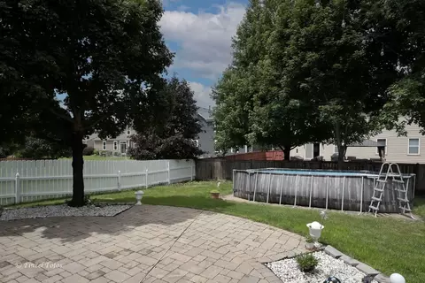 Exterior - 3030 Chalkstone Ave, Elgin, IL 60124 photo 2 of 4