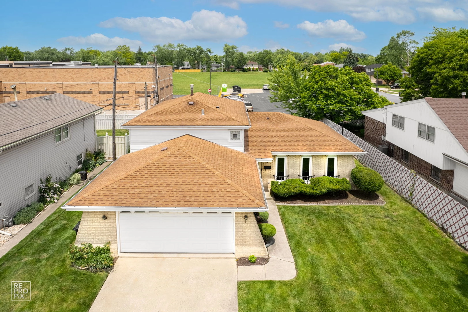 1144 E 160th Pl  