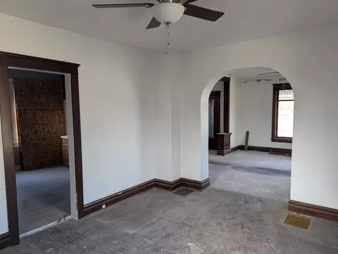 Living - 309 E Jefferson St, Freeport, IL 61032 photo 2 of 3