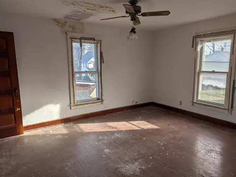 Bedroom - 309 E Jefferson St, Freeport, IL 61032 photo 4 of 4