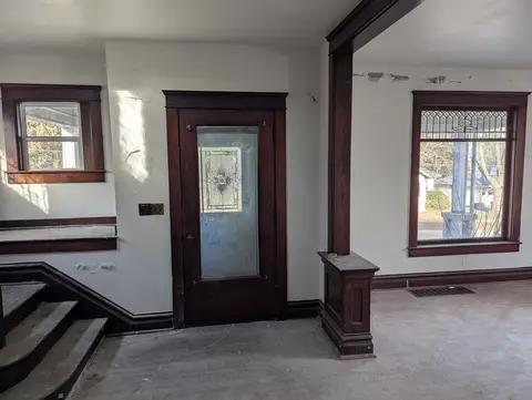 Entry Way - 309 E Jefferson St, Freeport, IL 61032 photo 3 of 3