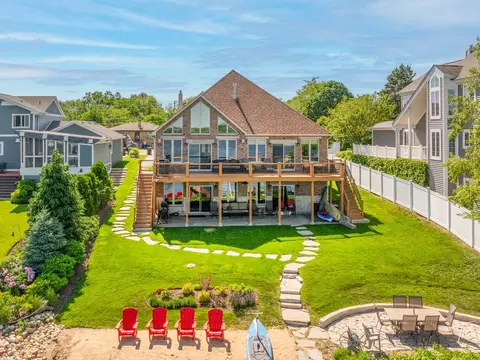 235 Sunrise Ln, Lake Zurich, IL 60047