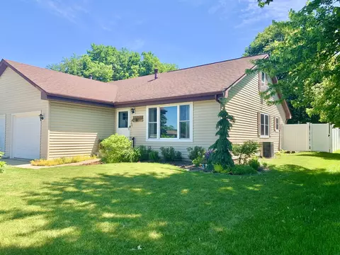 1222 Briarcrest Dr S, Ottawa, IL 61350