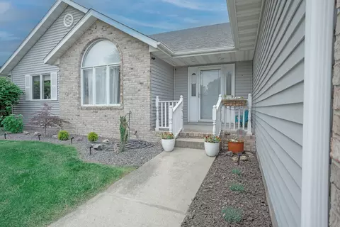 2013 Monterey Dr, Springfield, IL 62702