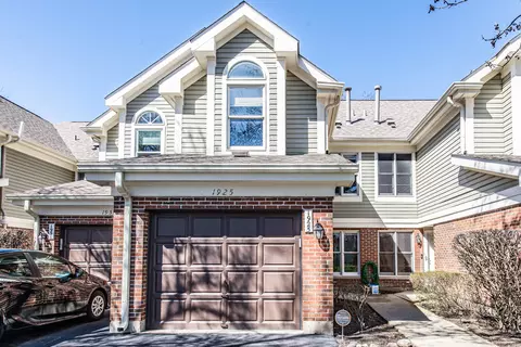 1925 W White Oak St, Arlington Heights, IL 60005