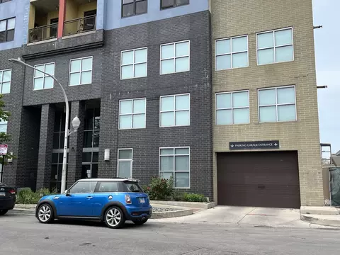 1122 W Catalpa Ave #P-130, Chicago, IL 60640