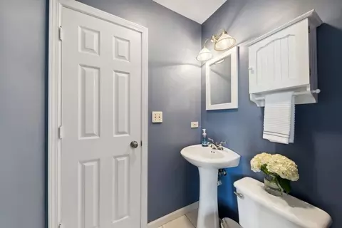 Bath - 2303 Sigwalt St, Rolling Meadows, IL 60008 photo 2 of 3