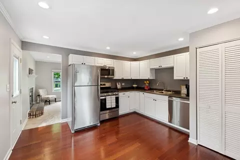 Kitchen - 2303 Sigwalt St, Rolling Meadows, IL 60008 photo 2 of 2