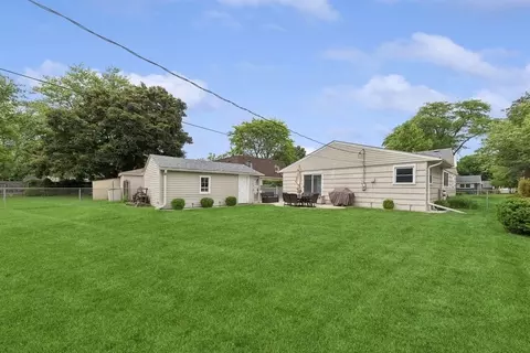 Exterior - 2303 Sigwalt St, Rolling Meadows, IL 60008 photo 5 of 6