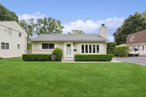 2303 Sigwalt St, Rolling Meadows, IL 60008