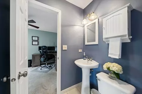 Bath - 2303 Sigwalt St, Rolling Meadows, IL 60008 photo 3 of 3