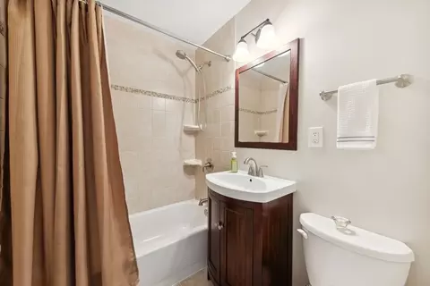Bath - 2303 Sigwalt St, Rolling Meadows, IL 60008 photo 1 of 3