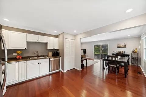 Kitchen - 2303 Sigwalt St, Rolling Meadows, IL 60008 photo 1 of 2