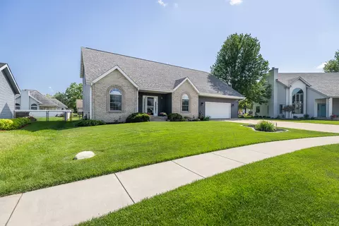 523 Greglynn St, Machesney Park, IL 61115