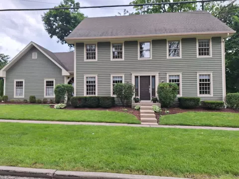 325 Broadway St, Libertyville, IL 60048