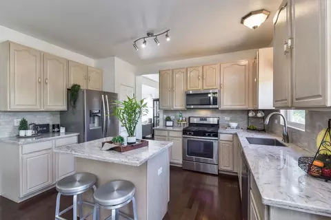 2046 Providence Dr, Bartlett, IL 60103 photo 9
