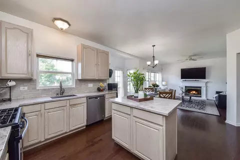 2046 Providence Dr, Bartlett, IL 60103 photo 8