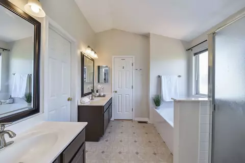 2046 Providence Dr, Bartlett, IL 60103 photo 18
