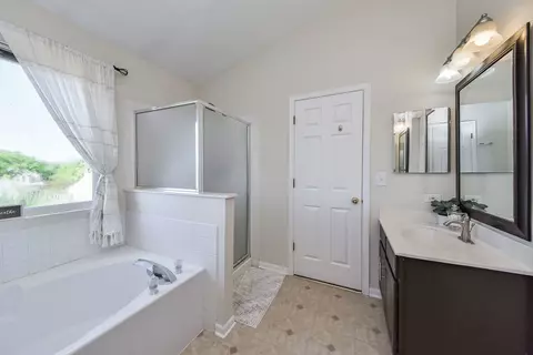 2046 Providence Dr, Bartlett, IL 60103 photo 19