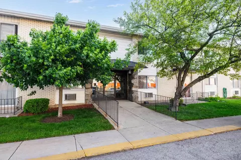 8800 N Western Ave #1E, Des Plaines, IL 60016