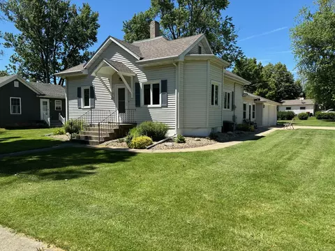 212 E 4th St, Gridley, IL 61744