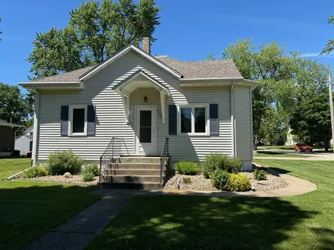 Exterior - 212 E 4th St, Gridley, IL 61744 photo 3 of 8