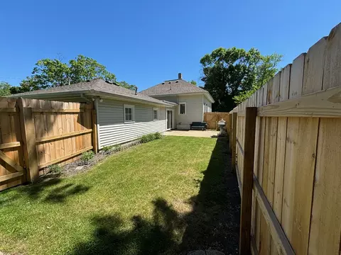 Exterior - 212 E 4th St, Gridley, IL 61744 photo 5 of 8