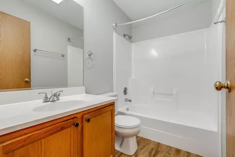 Bath - 1667 Mcdowell Ave, Aurora, IL 60504 photo 2 of 3