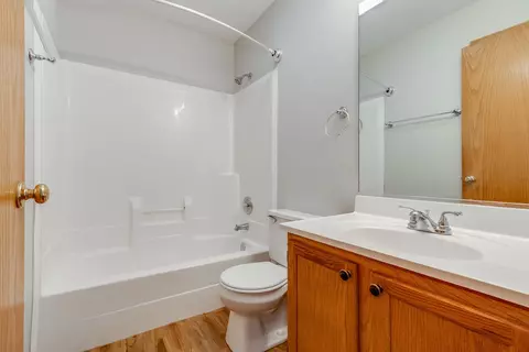 Bath - 1667 Mcdowell Ave, Aurora, IL 60504 photo 3 of 3