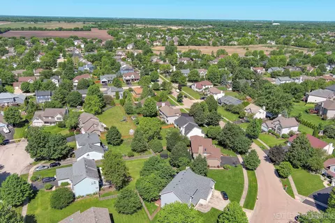 View/Area - 445 Windsor Dr, Oswego, IL 60543 photo 4 of 6