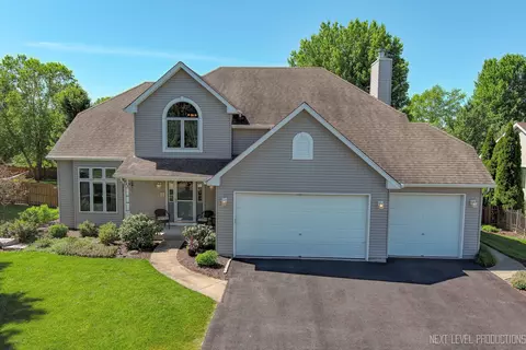 445 Windsor Dr, Oswego, IL 60543