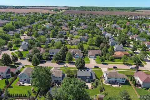 View/Area - 445 Windsor Dr, Oswego, IL 60543 photo 2 of 6