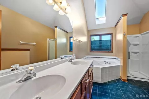 Bath - 445 Windsor Dr, Oswego, IL 60543 photo 2 of 3