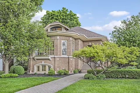 910 N Grove Ave, Oak Park, IL 60302