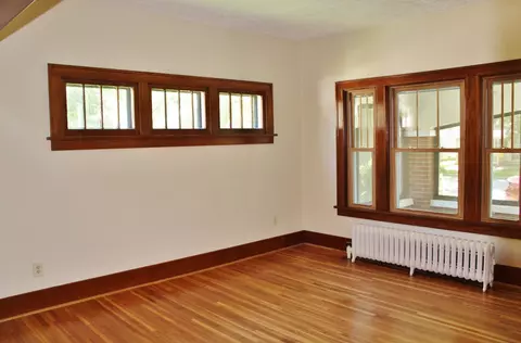 Living - 520 E Washington St, Morris, IL 60450 photo 2 of 5