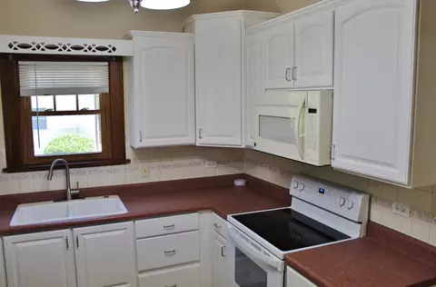 Kitchen - 520 E Washington St, Morris, IL 60450 photo 3 of 3