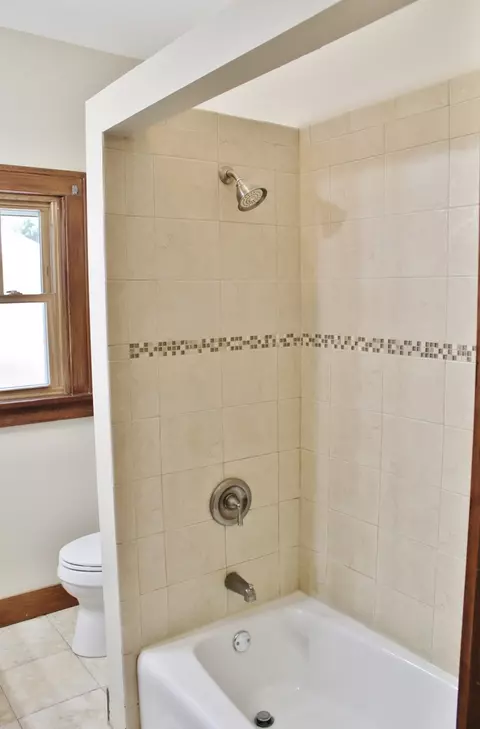 Bath - 520 E Washington St, Morris, IL 60450 photo 2 of 3