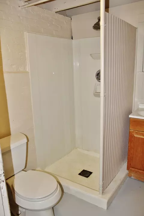 Bath - 520 E Washington St, Morris, IL 60450 photo 3 of 3