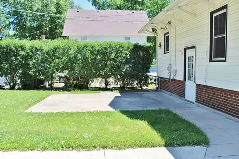 Exterior - 520 E Washington St, Morris, IL 60450 photo 9 of 10